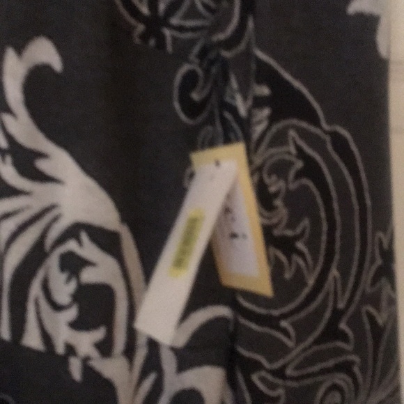 Top - Picture 2 of 4